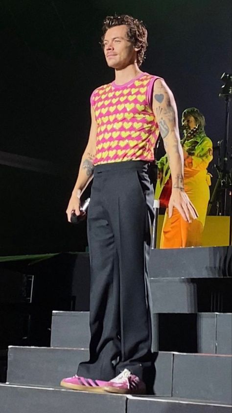 Harry Styles Toronto N1, Harry Styles Summer, Harry Styles Toronto, Harry Styles Clothes, Harry Outfits, Love On Tour Outfits, One Direction Harry Styles, Styles Summer, City Night