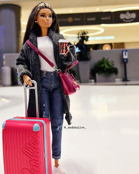 Travel Barbie, Barbie Scenes, Barbie Travel, Barbie Room, Diva Dolls, Barbie Family, Barbie Style, Fashion Barbie, Black Barbie