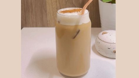 Maple Cold Foam Cold Brew Cold Foam Cold Brew, Hot Coffee Drinks, Cold Brew Recipe, Cold Foam, Coffee World, Maple Pecan, Free Coffee, Cold Coffee, Milk Frother