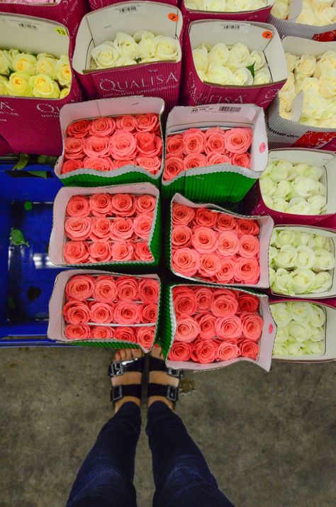 Rose Centerpieces Wedding, Los Angeles Fashion District, La Fashion District, Flower Shop Design, Fashion District Los Angeles, Flower Backdrop Wedding, Floral Arch Wedding, Los Angeles Shopping, Flowers Shop