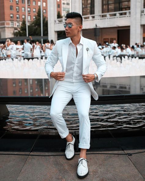 The first rule of Diner en Blanc is: You do not talk about #DinerEnBlanc  Rocking all white for this secret dinner party  @dinerenblancnyc #dinerenblancnyc . http://ift.tt/10fRvFt  #LevitateStyle All White Mens Outfit, White Party Outfits, Dinner Outfit Men, White Party Attire, Gentlemen Club, Rp Outfits, All White Party Outfits, White Outfit For Men, White Attire