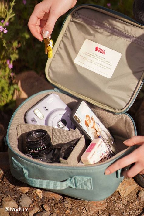 Mochila Fjallraven Kanken, Polaroid Originals, Dslr Photography Tips, Nikon D5200, Cute Camera, Nikon D7000, Nikon D3200, Dslr Photography, Inside Bag