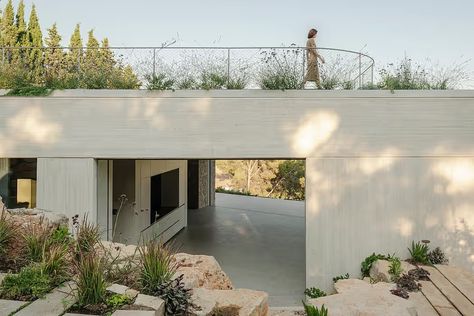 Lookout House: Exposed Concrete Meets Natural Light Concrete House Interior, Concrete House Design, Residential Landscaping, Exposed Concrete, Concrete House, Valencia Spain, Valencia, Natural Light, Terrace