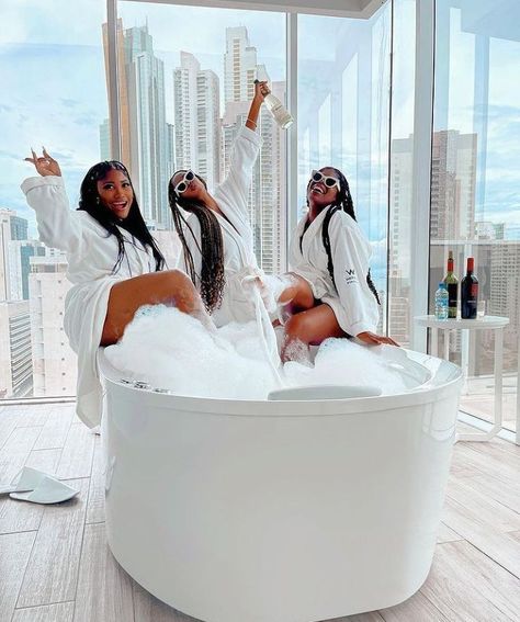 Black Girls Luxury Lifestyle, Vision Board Pics, Vision Board Photos, Vision Board Pictures, Vacation Goals, Girls Vacation, Rich Girl Lifestyle, Vacation Mood, Luxury Girl