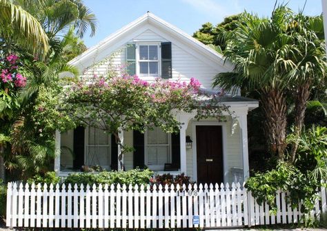 Key West, FL. (Victorian Houses\Folk Houses 1850-1930\Conch House variant) Key West Homes, Conch House, Key West Cottage, Key West House, Florida Cottage, Key West Style, West Home, Dream Property, Key West Fl