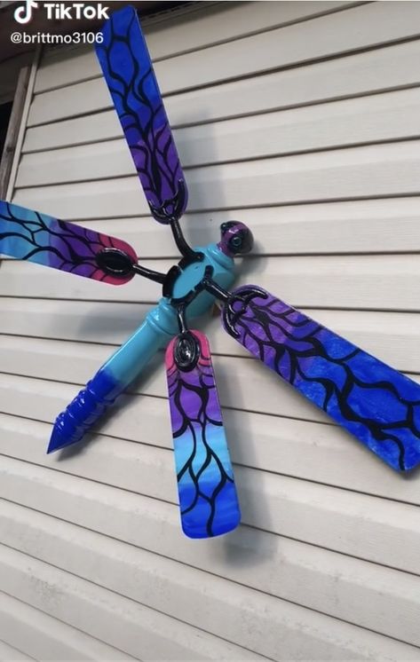 Painted Mailbox Ideas Diy, Mailbox Ideas Diy, Fan Blade Dragonfly, Painted Fences, Ceiling Fan Crafts, Fan Blade Art, Rock Dragon, Ceiling Fan Art, Dragonfly Yard Art