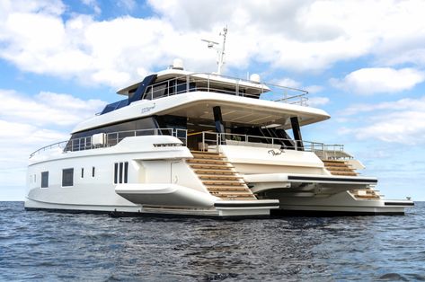 100 Sunreef Power Luxury Catamaran Makes Its Cannes Yachting Festival Debut https://luxurylifestyle.com/headlines/100-sunreef-power-luxury-catamaran-makes-its-cannes-yachting-festival-debut.html #yacht #yachtlife #superyacht #luxurylifestyle Big Yachts Luxury Lifestyle, Private Yatch Luxury, Sunreef Yachts, Most Expensive Yacht, Lagoon 42 Catamaran, Marine Decor, Deck Layout, Alfresco Area, Lamborghini 63 Yacht