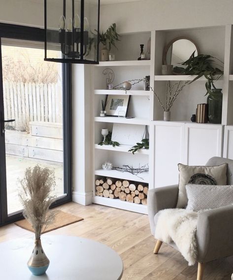 This IKEA BILLY bookcase is now a bespoke built-in library | Real Homes Besta Billy Combination, Billy Ikea Living Room, Billy Bookcase Built In, Scandi Living Room Decor, Billy Regal Hack, Billy Hack, Ikea Billy Hack, Living Room Hacks, Billy Ikea