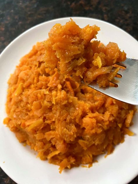 These scratch-made creamy Mashed Carrots seasoned with a bit of ground cinnamon and rich maple syrup are super yummy! It's a quick and easy healthy side dish that you can whip together with just 4 ingredients in less than 15 minutes! Mashed Carrots Recipe, Mid Day Snacks, Mashed Carrots, Carrots Recipes, Easy Healthy Side Dishes, Fresh Carrots, Eating Carrots, Creamy Mash, Mashed Potatoes Recipe