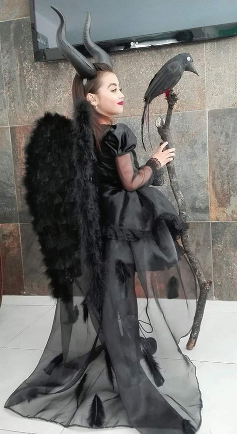 Disney Princess Halloween Costumes, Fete Emo, Disney Princess Halloween, Maleficent Halloween, Best Diy Halloween Costumes, Princess Halloween Costume, Diy Halloween Costumes For Kids, Diy Halloween Costumes Easy, Halloween Recipe