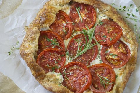 Tomato Galette with Herbs and Fresh Mozzarella | Relishing It Heirloom Tomato Tart, Tomato Galette, Galette Recipe, Savory Cheese, Buffalo Mozzarella, Tomato Tart, Tomato Pie, Pastry Crust, Heirloom Tomatoes