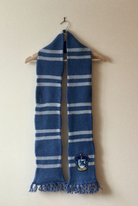 Ravenclaw Scarf Crochet, Ravenclaw Crochet, Hogwarts Scarf, Ravenclaw Scarf, Harry Potter Hoodie, Crochet Scarf For Beginners, Ravenclaw Aesthetic, Potter Aesthetic, Loom Knit