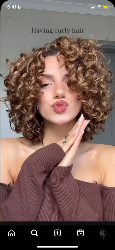 Asymmetrical Bob Curly Hair, Bob Cut Curly Hair, Spiral Perm, Corte Bob, Curly Hair Photos, Really Short Hair, Short Curly Haircuts, Curly Hair Cuts, Short Curly