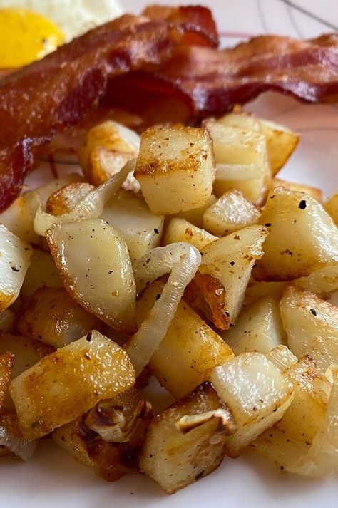 Crispy Home Fries | "Super yummy and easy way to make crispy home fries that everyone will love! Serve as a side with your favorite breakfast!" #breakfastrecipes #brunchrecipes #breakfastideas #brunchideas Diner Style Home Fries, Home Fries Recipe Breakfast, Home Frys, Homefries Breakfast, Breakfast Home Fries, Home Fries Breakfast, Easy Home Fries, Crispy Home Fries, Home Fries Recipe