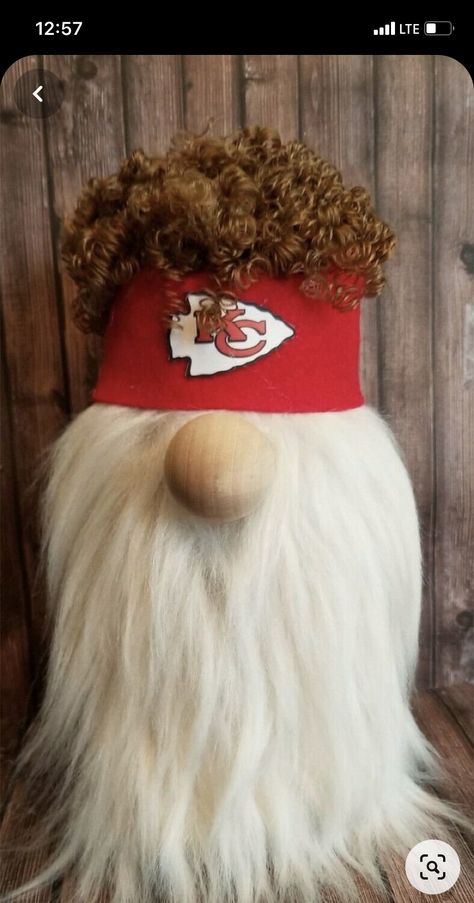 Kansas City Chiefs Funny, Superbowl Champions, Kansas City Chiefs Football, Red Zone, Chiefs Football, Gnomes Diy, Kc Chiefs, Oakland Raiders, Minnesota Vikings