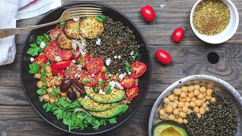 11 Easy Mediterranean Diet Recipes for Beginners Mediterranean Diet Recipes For Beginners, Weight Watchers Simple Start, Salmon Veggies, Easy Mediterranean Diet, Mediterranean Diet Food List, Med Diet, Longevity Diet, Lunch Box Bento, Counting Carbs