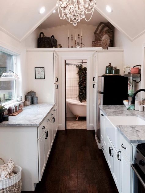 This 200-Square-Foot Tiny House Is as Luxurious as a Mansion Tiny House Furniture, Tiny House Interior Design, Tiny House Inspiration, Tiny House Bathroom, Tiny House Kitchen, Tiny House Movement, Tiny Spaces, Tiny House Interior, Tiny Houses For Sale