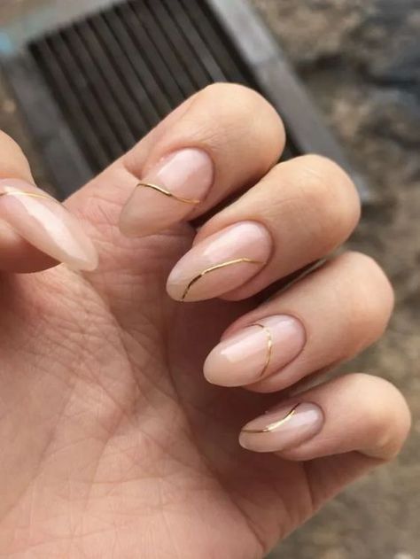 Wedding Nails For Bride Short Almond, Minimal Nye Nails, Rich Mom Nails, November Nail Inspo Short, Minimal Short Nails, Nails For Trip, Minimal Gel Nails, Europe Trip Nails, Old Lady Nails