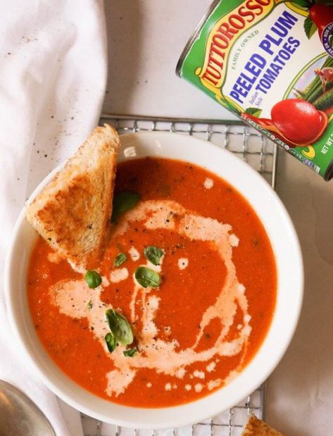 Easy Tomato Soup with Grilled Cheese Tomato Soup With Grilled Cheese, Soup With Grilled Cheese, Slow Cooker Lasagna Soup, Tomato Soup Easy, Winter Soup Recipe, Grilled Cheese Sandwiches, Soup Broth, Lasagna Soup, Tomato Soup Recipes