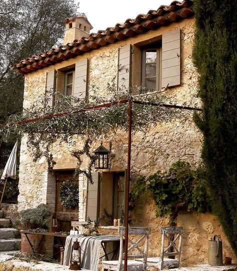 Instagram Italian Stone House, Paint Colors For Kitchens, Colors For Kitchens, Italian Farmhouse, Italy House, My French Country Home, Old Stone Houses, Italian Home, Kitchen Paint Colors