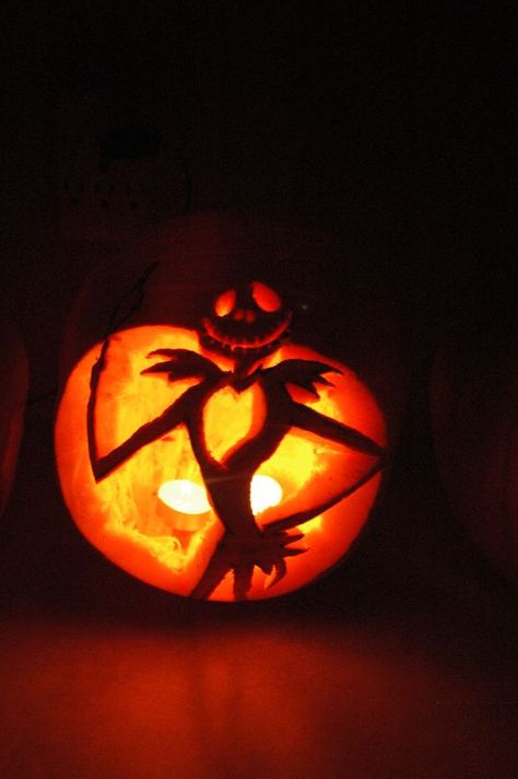 30+ Interesting Pumpkin Carving Ideas for Halloween - Gravetics Jack Skellington Pumpkin Carving, Awesome Pumpkin Carvings, Jack Skellington Pumpkin, Halloween Pumpkin Diy, Cute Pumpkin Carving, Disney Pumpkin Carving, Scary Halloween Pumpkins, Halloween Pumpkin Carving Stencils, Pumkin Carving