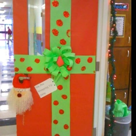 Classroom Christmas door decoration | ... Cool Winter Classroom Door Decoration Door Decorations Classroom Christmas, Christmas Bulletin Boards, Classroom Door Decorations, Classroom Door Decor, Christmas Doors, Classroom Door Ideas, Christmas Classroom Door, Christmas In The Classroom, School Door Decorations