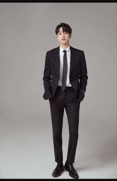 Lai Kuan Lin, Guan Lin, Lai Guanlin, Lai Kuan-lin, Men Formal, Male Poses, Mens Fashion Suits, Pose Reference Photo, Asian Men