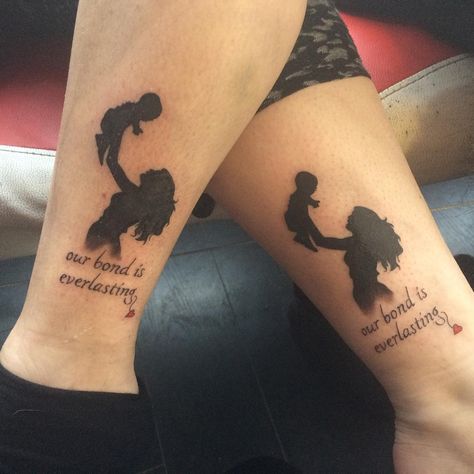 Matching Mother Daughter Tattoo Mutterschaft Tattoos, Mother Tattoos For Children, Small Wave Tattoo, Mother Son Tattoos, Mom Daughter Tattoos, Tattoo Schrift, Muster Tattoos, Mother Tattoos, Tattoo For Son