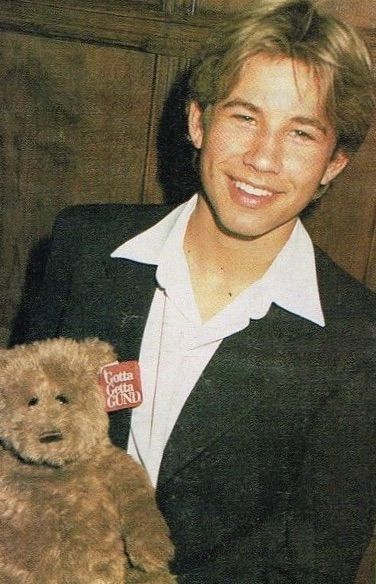 Jonathan Taylor Thomas attends the New York premiere of “Wild America” held at the Sony IMAX Theatre in New York City in July 1997. Johnathon Taylor Thomas, 90s Boys, Devon Sawa, Frances Fisher, Jonathan Taylor Thomas, Jonathan Taylor, Thomas Pink, Im Jealous, John Taylor