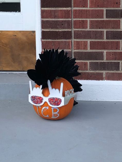 I made this for a pumpkin contest & after the mohawk I thought it was Rock-n-Roll & Elvis immediately came to mind. He didn’t win but was pretty to look at, lol Elvis Pumpkin, Halloween Pumpkin Crafts, Pumpkin Contest, Trunk Or Treat, Pumpkin Crafts, Painted Pumpkins, Pumpkin Decorating, A Pumpkin, Halloween Pumpkin