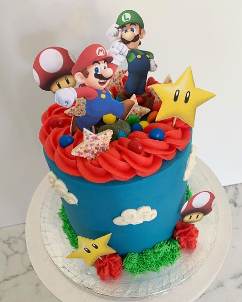 Super Mario Birthday Cake Diy, Buttercream Mario Cake, Super Mario Cake Diy, Super Mario Cake Easy, Simple Mario Cake, Mario Theme Cake, Mario Cake Ideas, Super Mario Brothers Cake, Super Mario Birthday Cake