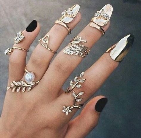 Hand Full Of Rings Hand Full Of Rings, Nail Ring, Nail Swag, Midi Rings, Nail Accessories, Diy Schmuck, Bling Bling, Cute Jewelry, Body Jewelry