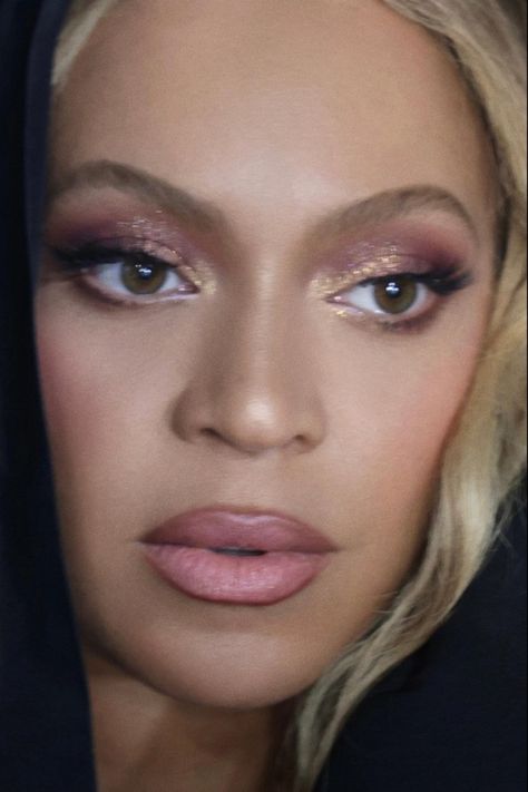 Beyoncé Beyonce Eyes, Beyonce Birthday, Beyonce Makeup, Beyonce Pictures, Beyonce Photos, Queen Bee Beyonce, Girly Makeup, Beyonce Style, Beyoncé Giselle Knowles-carter