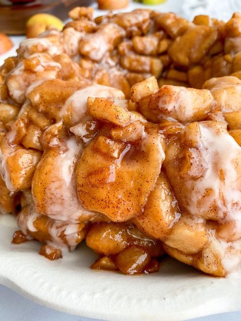 Simple Apple Fritter Monkey Bread - Midwest Life and Style Blog Apple Cider Monkey Bread, Apple Cinnamon Monkey Bread Pillsbury, Monkey Bread Apple Fritter, Apple Fritter Monkey Bread Recipe, Apple Monkey Bread Recipe, Monkey Bread With Apples, Monkey Bread Apple, Apple Pie Monkey Bread Recipe, Apple Baked Goods