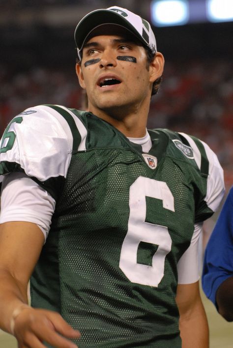 Mark Sanchez Mark Sanchez, Jets Football, New York Football, Nfl Football Players, Football Boyfriend, Ny Jets, Chicago Sports, Crazy Man, Sales Marketing