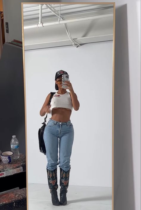 Cowgirl boots , cowboy boots , crop tank top outfit , Lori Harvey , Elise , hat with bob hairstyle, black hairstyle, bob cut, dad hat , Rihanna Aesthetic Street Style, Rhianna Streetwear, Rihanna Music Video Outfits, Streetwear Fashion Rihanna, Rihanna In Denim, Style Inspiration Casual, Rodeo Outfits, Rihanna Style, Future Outfit