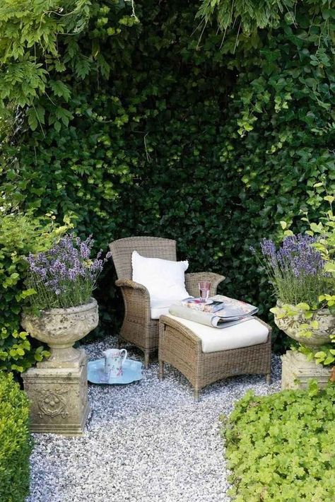 Circular Lawn, Small Cottage Garden Ideas, Outdoor Seating Area, Garden Deco, Backyard Inspiration, French Garden, Small Garden Design, Courtyard Garden, Garden Cottage