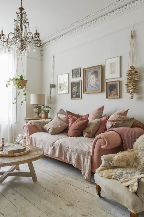 Pink Sofa Living Room, Happy Home Decor, Home Decor 2023, Coquette Room Decor, Coquette Room, Decor 2023, Beautiful Houses Interior, Mid Modern, Pink Sofa