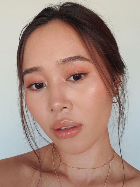 Peachy Brown Makeup, Blush As Eyeshadow, Peachy Makeup Look, Tan Skin Makeup, Lauren Core, Peachy Makeup, 3ce Makeup, Channel Makeup, Sunkissed Makeup