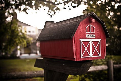 Creative Mailboxes You Don't See Regularly Diy Letter Boxes, Home Mailboxes, Cool Mailboxes, Mailbox Landscaping, Unique Mailboxes, Diy Mailbox, Boxes Ideas, Letter Boxes, Mailbox Design