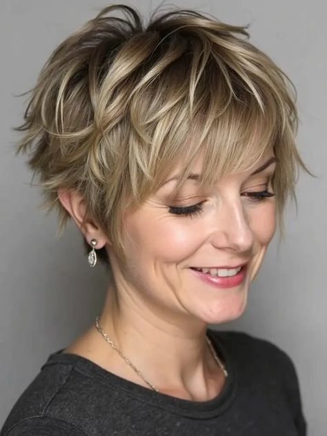 24 Inspiring Ideas for Short Shaggy Haircuts Short Shaggy Pixie Haircuts, Pixie Cut With Long Bangs, Shaggy Layers, Ladies Hairstyles, Stacked Haircuts, Short Shaggy Haircuts, Short Shag Haircuts, Shaggy Short Hair, Choppy Layers