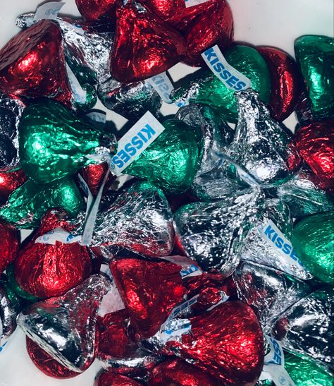 ❤️🤍💚 #christmas #kisses #chocolate #tgifridays Christmas Kisses, Kisses Chocolate, Perfect Christmas, Chocolates, Kiss, Snacks, Fruit, Christmas, Quick Saves