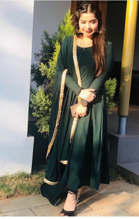 Simple Georgette Dress, Green Kurti Design Dark, Beautiful Gown Designs, Frock Suit, Cute Maternity Dresses, Anarkali Dress Pattern, Pakistani Fashion Casual, Stylish Short Dresses, Casual Indian Fashion