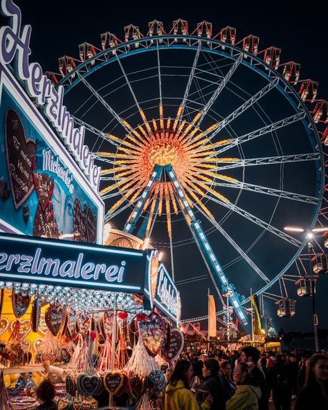 Oktoberfest Wiesn Riesenrad Poster, Munich Wall Art Print, Riesenrad Poster, Volksfest Print . Das Foto lässt sich im Shop als Foto, Poster, Magnetfoto, Postkarte sowie auf Forex-Fotodruck und Acrylglas drucken und wird direkt zu dir nach Hause geliefert. Welches Maß du möchtest, wie es gedruckt werden soll (matt, glanz, silk, metallic) entscheidest du. Außerdem kannst du auch zwischen Farbe und Schwarz-Weiß wählen. . Bitte beachte: Dieses Produkt ist nur für den persönlichen Gebrauch zugelassen. Es ist verboten, dieses Produkt zu verändern und zu verkaufen. . Weitere Bilder zum Druck findest du auf https://www.pictrs.com/breezy und https://www.breezy.gallery/ . Poster Size, Photography Business, Bavaria, Print Poster, Munich, Wall Art Print, Vision Board, Poster Prints, Art Print