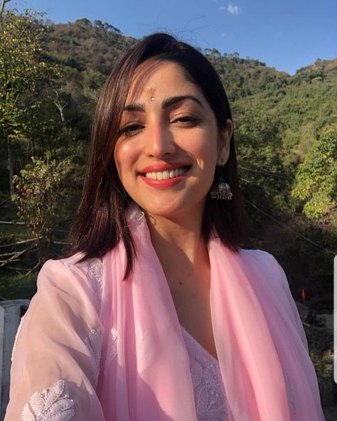 Yami Gautam looks incredible in sheer georgette set, doesn't she? Well we bring to you 5 lovely shades to choose from to recreate her look.  Powder pink, baby yellow, peachy pink, steel grey and aqua blue. Swipe for images.  We know how vital it is to constantly update the daily wear wardrobe to kill the monotony. We thus bring to you regular wear light weight georgette full suits. These are prefect for daily wear for these dry up in the blink of an eye and barely require any ironing. Low mainte Yami Gautam, Festival Makeup, Beauty Videos, Beauty Photography, Festival Outfits, Bollywood Actress, Beauty Women, Makeup Looks, Beauty Hacks