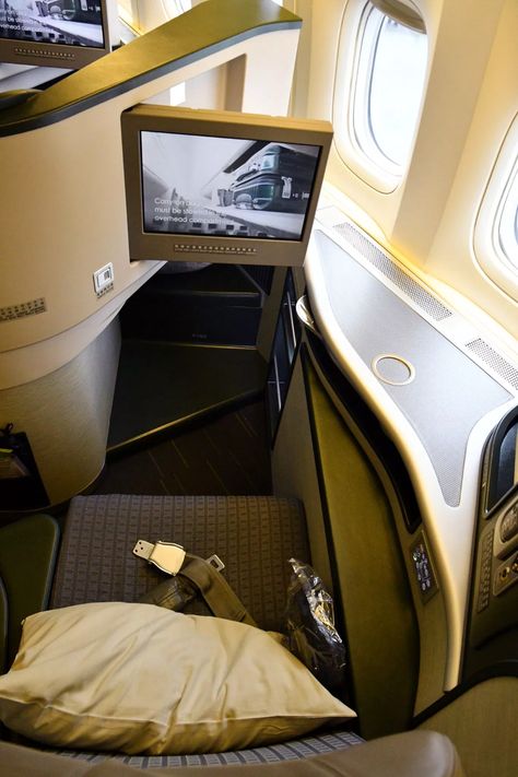 Biz Class the Way It Should Be: EVA Air (777-300ER) From Seattle to Taipei 777 300er, Amenity Kits, Eva Air, Boeing 777, Business Class, Flight Attendant, Taipei, Wi Fi, Seattle