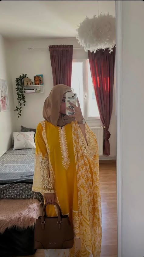 Hijab With Kameez, Pakistani Suits With Hijab, Kurta With Hijab, Desi Hijabi, Eid Outfit Ideas, Desi Fits, Eid Outfit, Latest Dress Design, Pakistani Fashion Casual