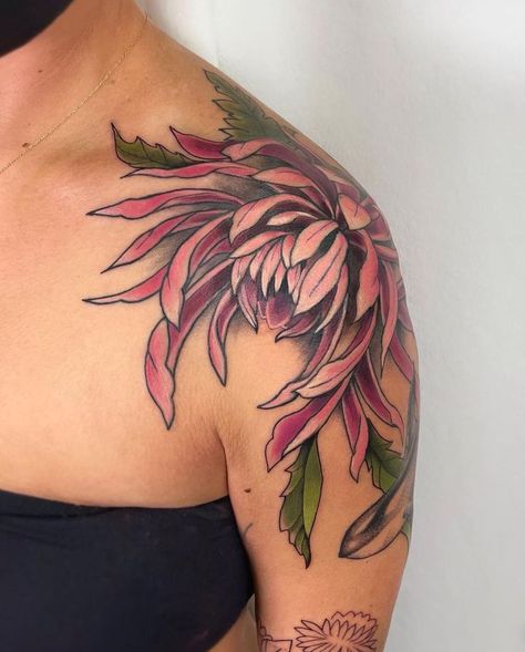 Shoulder Tattoo Women With Shoulder Tattoos, Flower Shoulder Cap Tattoos For Women, Shoulder Back Flower Tattoo, Lotus Flower Shoulder Tattoo For Women, Peony Shoulder Tattoos For Women, Tattoos Shoulder Women, Shoulder Floral Tattoos For Women, Old School Shoulder Tattoo, Cool Shoulder Tattoos For Women