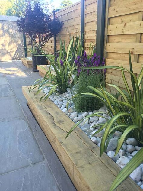 Wood Framed Low Water Garden in Stone #lawnedging #lawnedgingideas #landscaping #gardening #gardens #gardenideas #gardeninigtips #decorhomeideas Reka Bentuk Landskap, Taman Diy, Taman Air, Low Water Gardening, Small Courtyard Gardens, Courtyard Gardens Design, Desain Lanskap, Garden Makeover, Landscape Designs