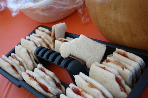 Construction themed party- sandwiches (cut into the shape of a work truck) served in a toolbox tray. Construction Truck Food Ideas, Construction Birthday Party Veggie Tray, Construction Party Sandwiches, Construction Birthday Party Appetizers, Food Ideas For Construction Birthday, I’m Digging Being 2 Birthday Food, Digger Birthday, Dump Truck Birthday Party, Construction Baby Shower